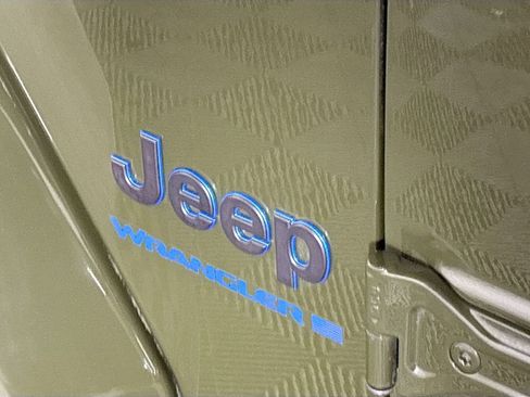 Used 2024 Jeep Wrangler Unlimited AWD/4WD image 23