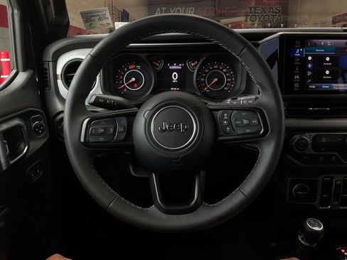 Used 2025 Jeep Wrangler Unlimited Sport AWD/4WD image 31
