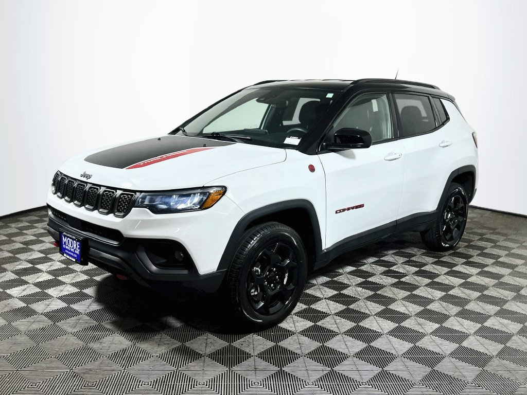 Used 2024 Jeep Compass Trailhawk AWD/4WD image 3