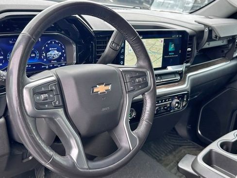 Used 2022 Chevrolet Silverado 1500 LT AWD/4WD image 17