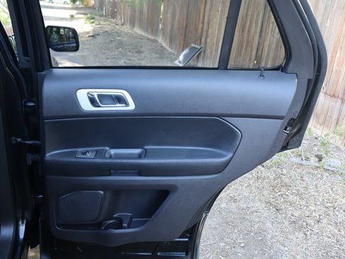 Used 2014 Ford Explorer XLT w/ Equipment Group 202A AWD/4WD image 27