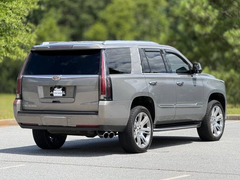 Used 2017 Cadillac Escalade Luxury RWD image 11