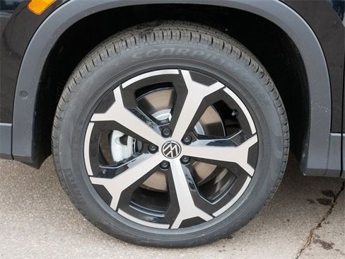 New 2026 Volkswagen Tiguan SE image 5