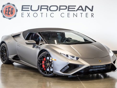 Used 2021 Lamborghini Huracan EVO RWD image 2