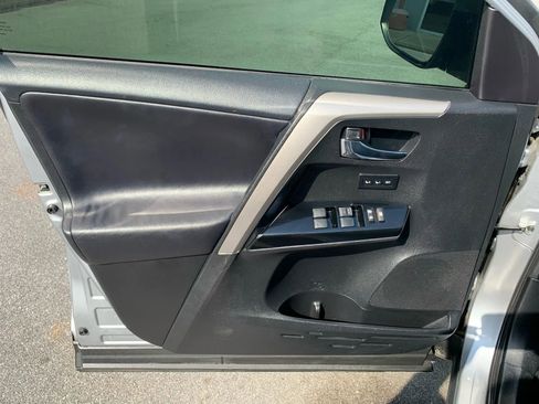 Used 2016 Toyota RAV4 Limited image 8