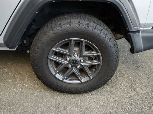 Used 2024 Jeep Wrangler Sport S image 12