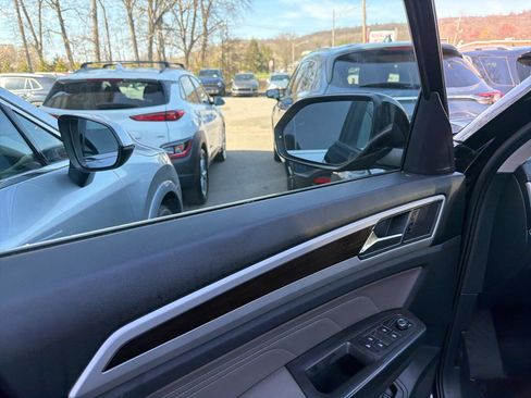 Used 2023 Volkswagen Atlas SE image 17