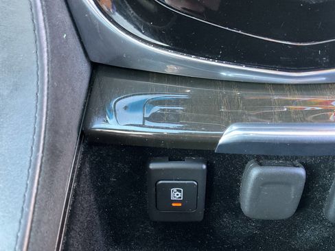 Used 2017 Cadillac Escalade ESV Platinum image 48