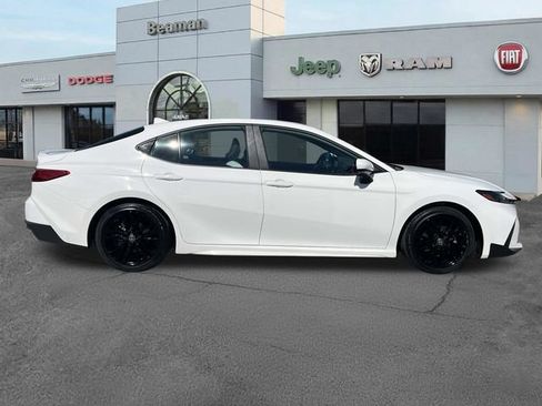 Used 2025 Toyota Camry SE FWD image 8