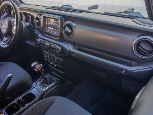 Used 2020 Jeep Gladiator Sport w/ Quick Order Package 23S AWD/4WD image 21