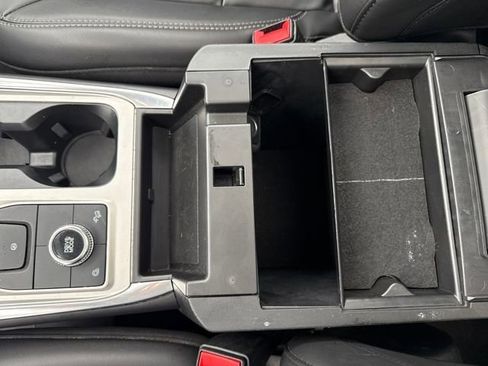 Used 2023 Ford Explorer XLT w/ Equipment Group 202A image 23