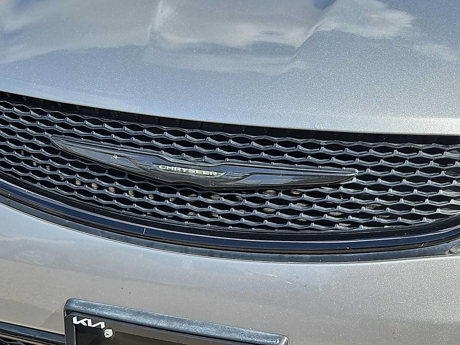 Used 2018 Chrysler Pacifica Touring Plus w/ S Appearance Package FWD image 7
