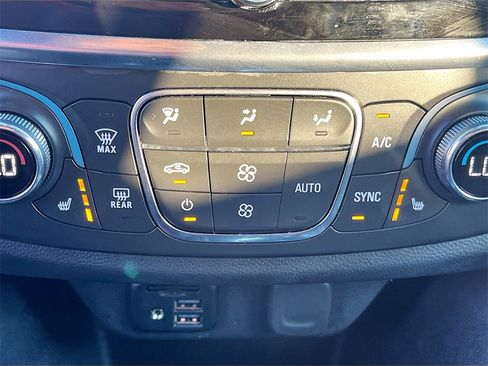 Used 2023 Chevrolet Traverse RS image 21