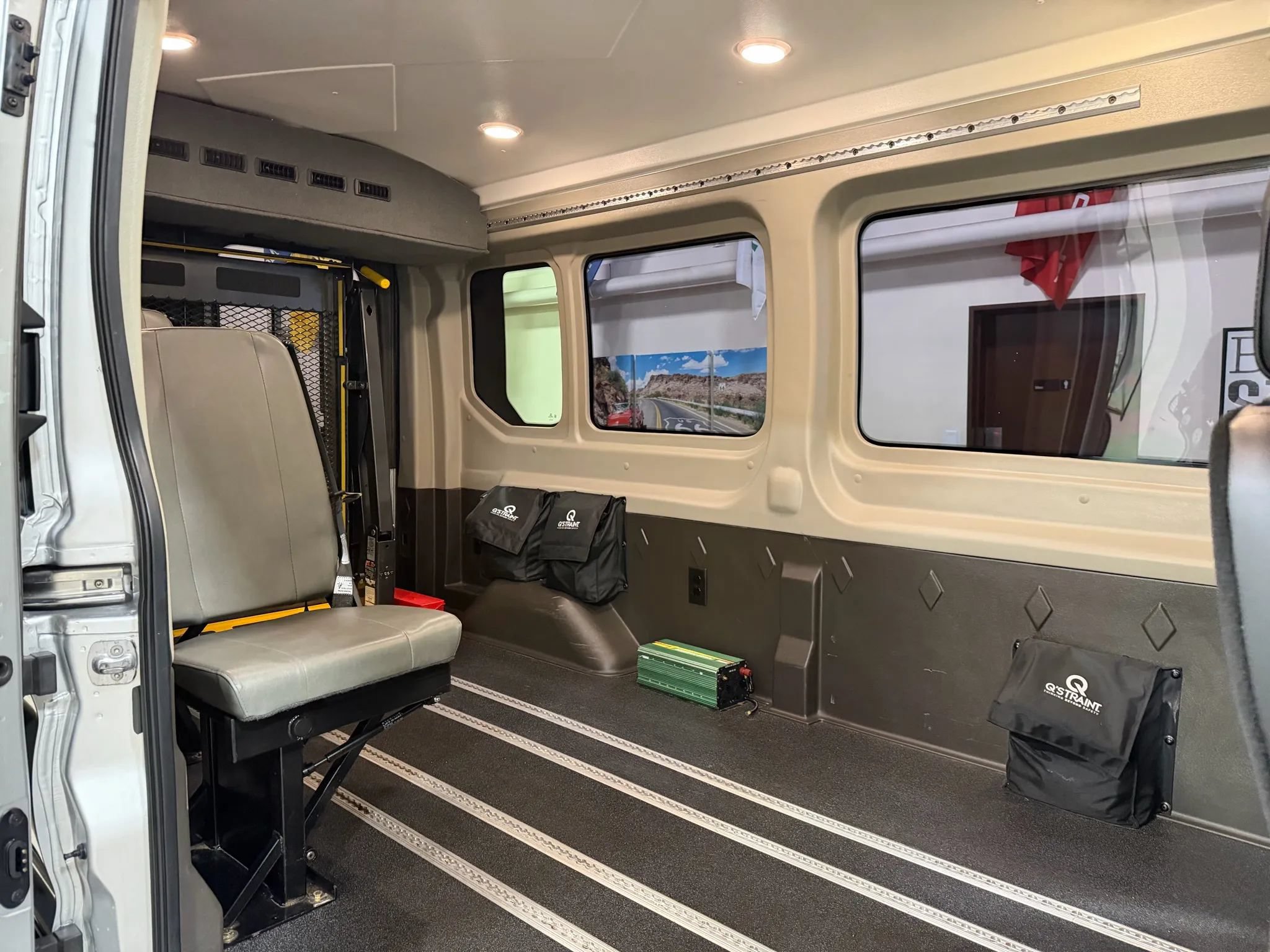 Used 2020 Ford Transit 250 Medium Roof RWD image 26