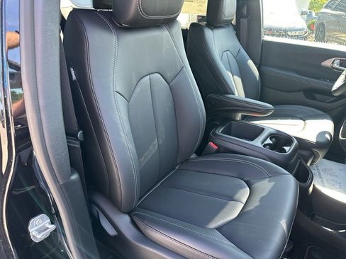 New 2026 Chrysler Pacifica Select image 58