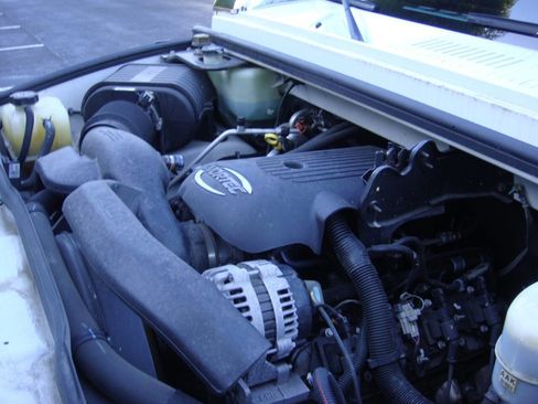 Used 2005 HUMMER H2 SUT w/ Preferred Equipment Group image 24