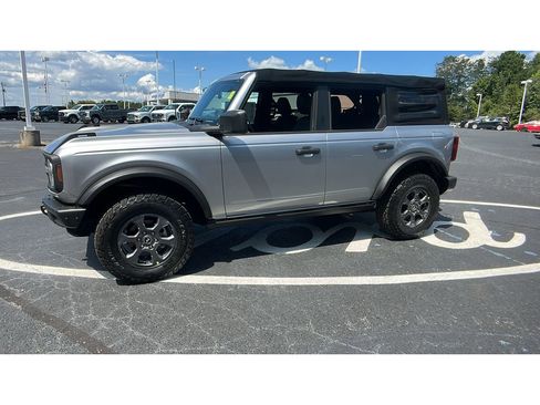 Used 2021 Ford Bronco Black Diamond image 5