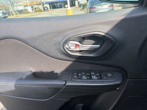 Used 2016 Jeep Cherokee Latitude w/ Safety/Convenience Group image 13