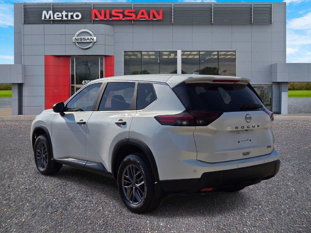 Certified 2025 Nissan Rogue S FWD image 5