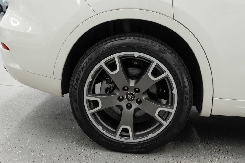 Used 2023 Maserati Levante GT AWD/4WD image 36
