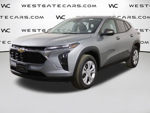 Used 2024 Chevrolet Trax LS w/ Driver Confidence Package FWD image 1
