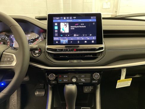 New 2026 Jeep Compass Latitude image 10