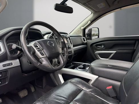 Used 2017 Nissan Titan PRO-4X w/ Pro-4x Convenience Package AWD/4WD image 15