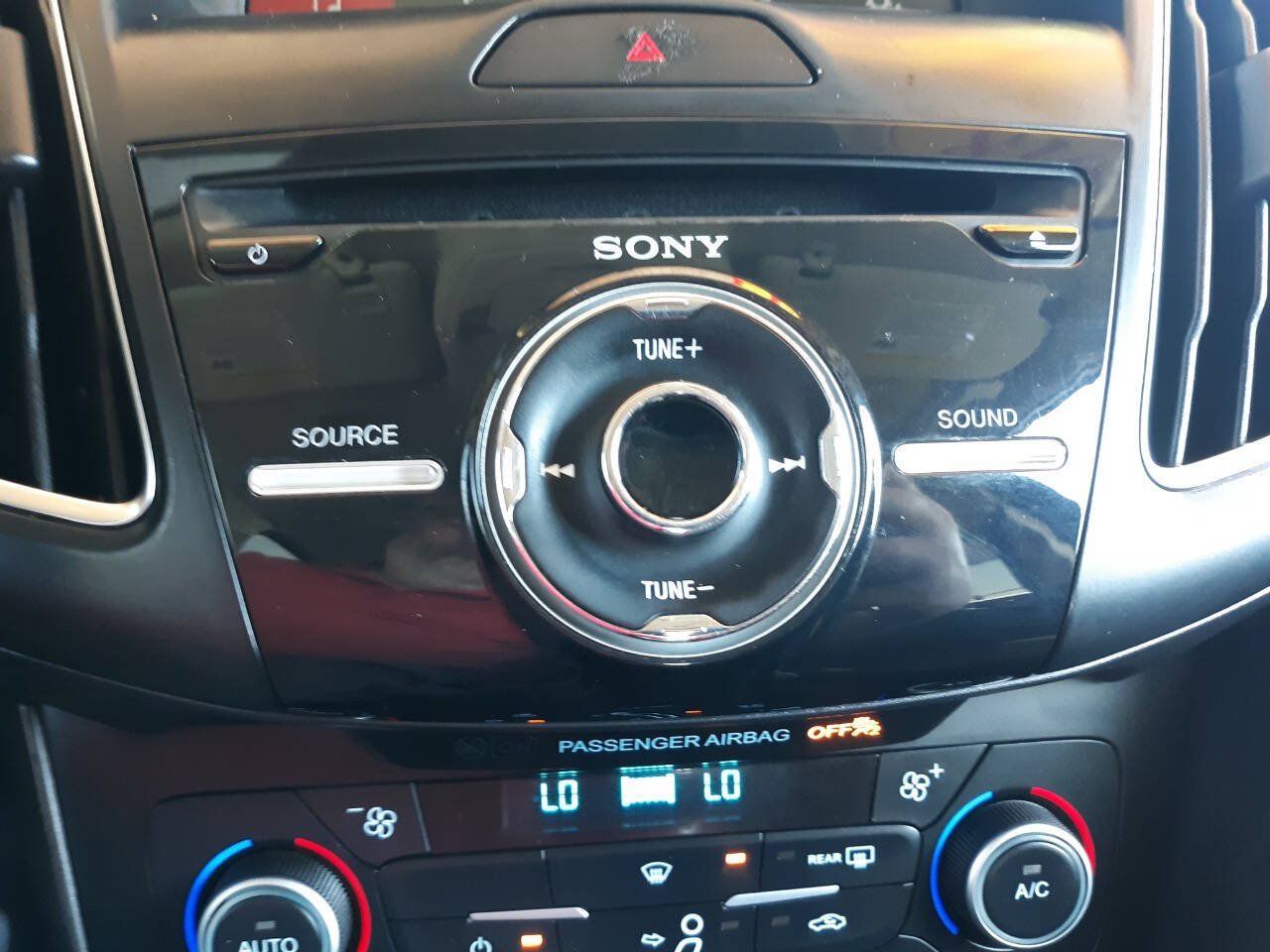 Used 2018 Ford Focus SEL FWD image 9