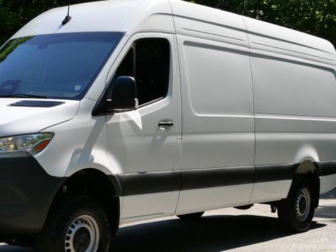 Used 2025 Mercedes-Benz Sprinter 2500 image 34
