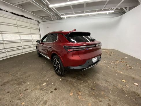 Used 2025 Chevrolet Equinox EV LT w/ Convenience Package image 4