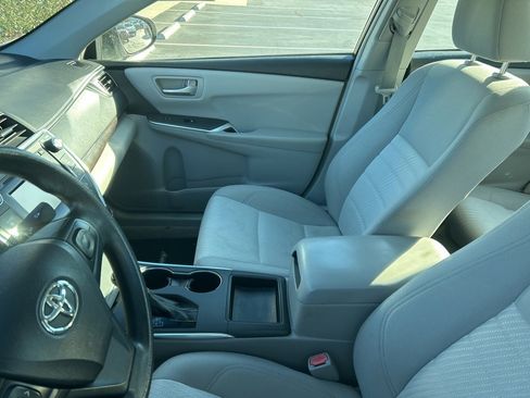 Used 2015 Toyota Camry LE image 9