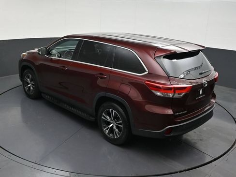 Used 2019 Toyota Highlander LE FWD image 18