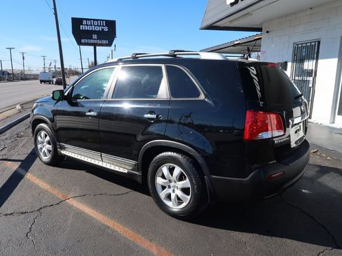 Used 2013 Kia Sorento LX w/ Convenience Pkg image 4