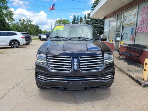 Used 2017 Lincoln Navigator Reserve AWD/4WD image 2