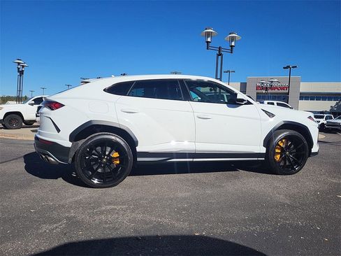 Used 2019 Lamborghini Urus image 4