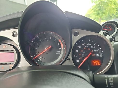 Used 2017 Nissan 370Z Coupe RWD image 25
