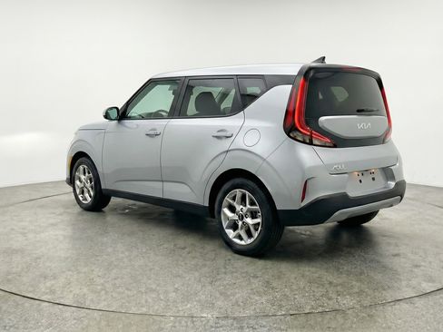 Used 2025 Kia Soul LX w/ LX Technology Package FWD image 6