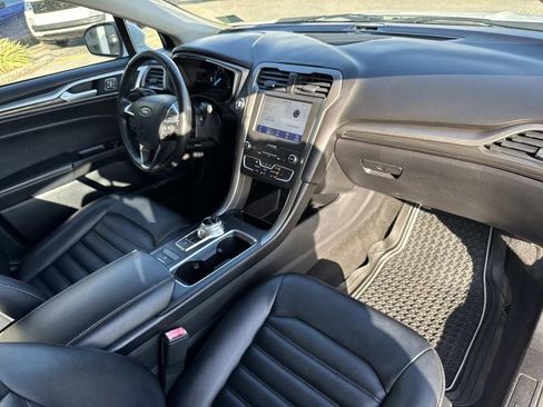 Used 2020 Ford Fusion SEL image 13