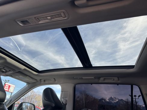 Used 2023 Toyota Highlander Platinum image 25