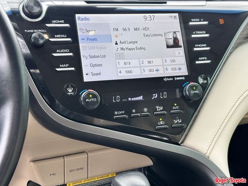 Used 2020 Toyota Camry XLE w/ Carpet Mat Package FWD image 25
