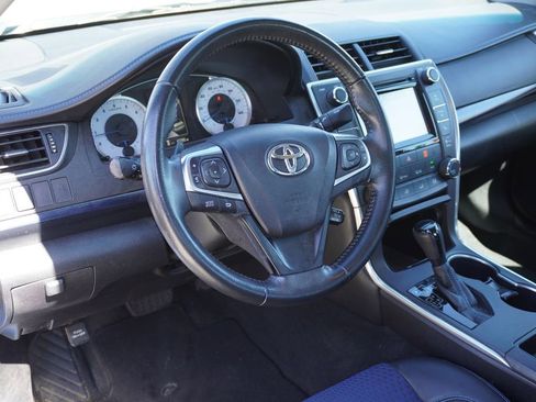 Used 2016 Toyota Camry SE image 3