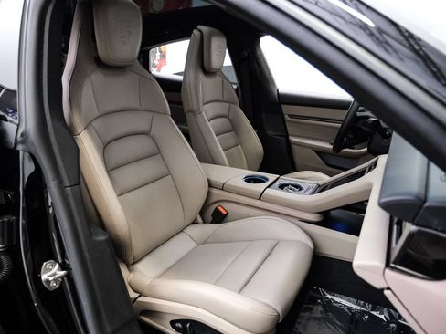 Used 2025 Porsche Taycan RWD image 31