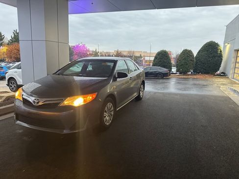 Used 2012 Toyota Camry LE image 10
