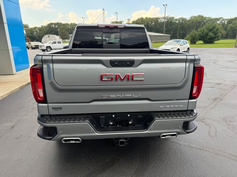 Used 2024 GMC Sierra 1500 Denali w/ Technology Package AWD/4WD image 8