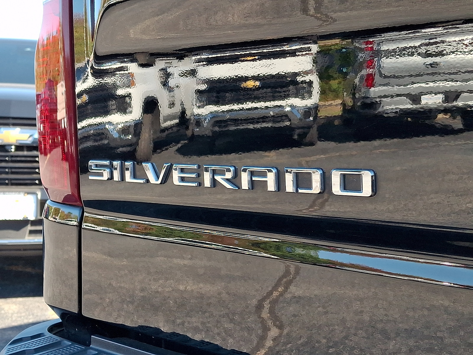 Used 2025 Chevrolet Silverado 1500 LT AWD/4WD image 29
