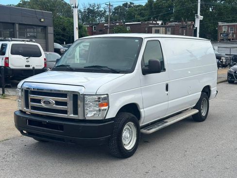 Used 2014 Ford E-250 and Econoline 250 w/ Power Group RWD image 3