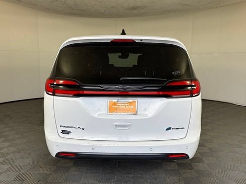 Certified 2024 Chrysler Pacifica Limited FWD image 7