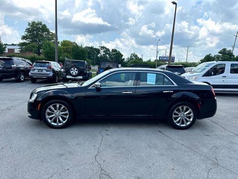 Used 2016 Chrysler 300 C image 6