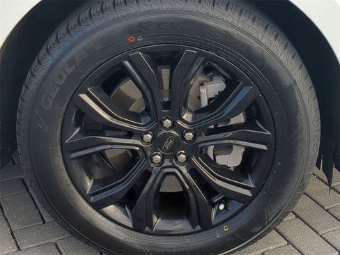 Used 2022 Ford Edge SE w/ Black Appearance Package image 12