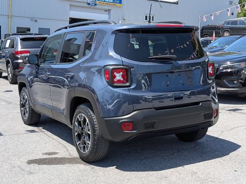 Used 2023 Jeep Renegade Latitude AWD/4WD image 9